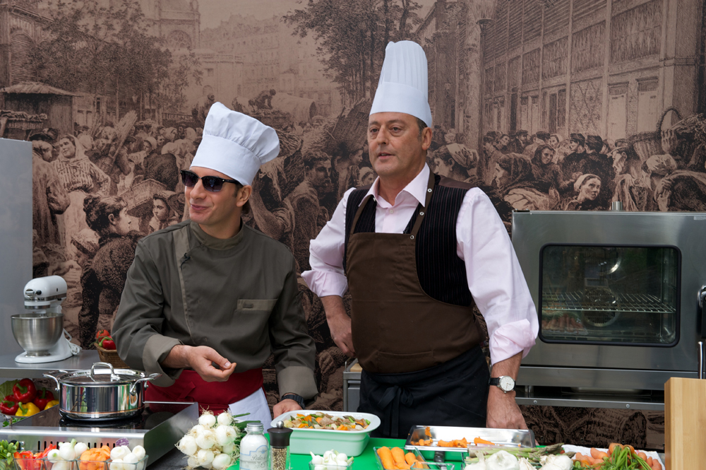 W główne role wcielili się Jean Reno (Alexandre Lagarde) i Michael Youn (Jacky Bonnot), który nie ukrywa, że praca z legendą kina sprawiła mu przyjemność i satysfakcję