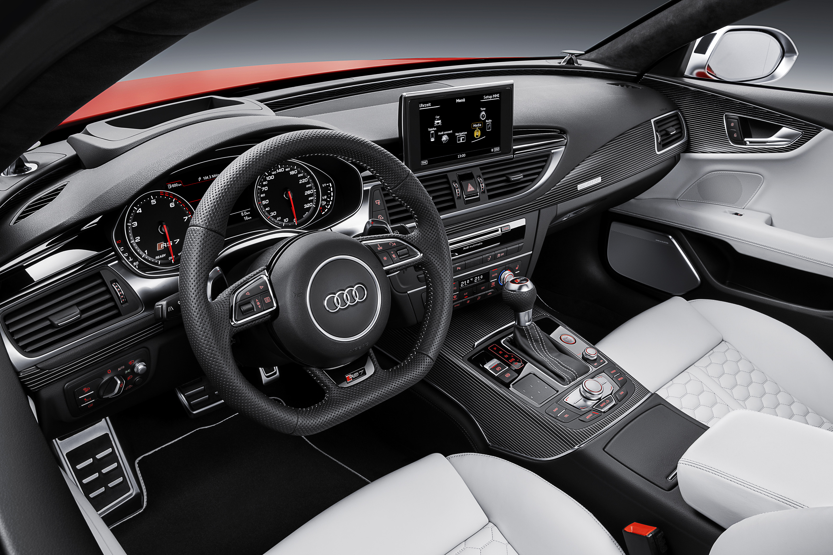 Audi RS 7 Sportback od 0 do 100 km/h przyspiesza w 3,9 sekundy. Prędkość maksymalną producent ograniczył seryjnie do 250 km/h. Opcjonalny pakiet