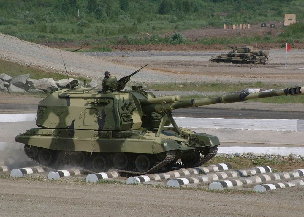 Wojska lądowe otrzymały zestaw systemu rakietowego Iskander-M, 21 samobieżnych armatohaubic 2S19M2, 143 zmodernizowane czołgi T-72B3 oraz 233 transportery opancerzone BTR-82A