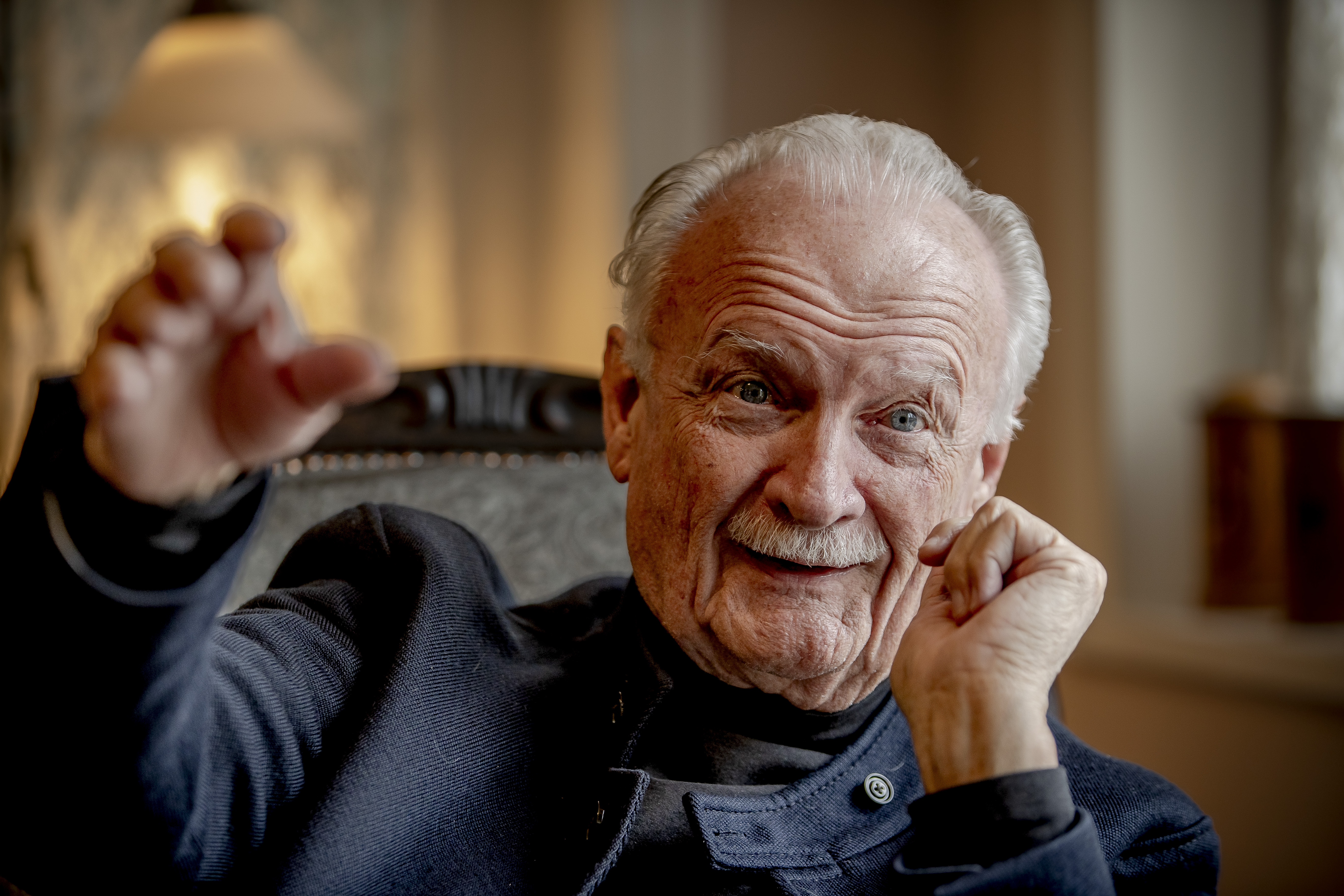 Így telnek Balázs Péter nyugdíjas évei: a legendás művész máig visszavágyik a színházba