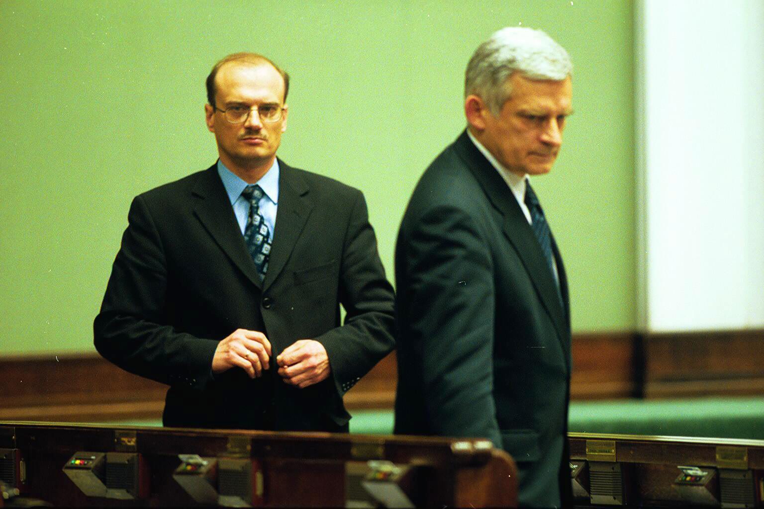 Premier urzędujący od 31 października 1997 roku do 19 października 2001 roku. W expose tyle razy użył następujących słów: