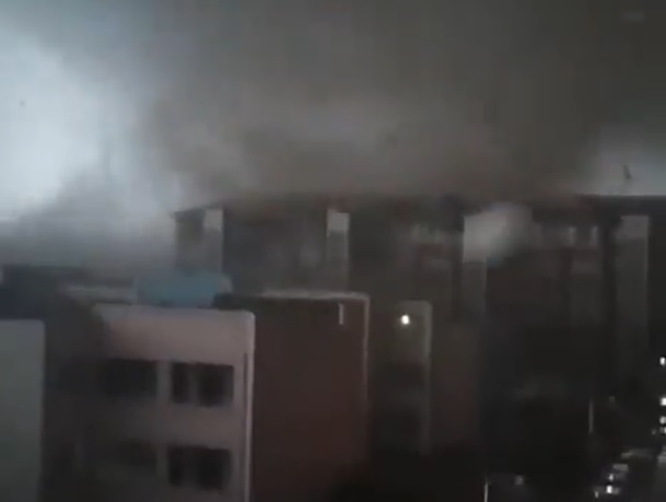 Halálos tornádó csapott le Kínára – videó