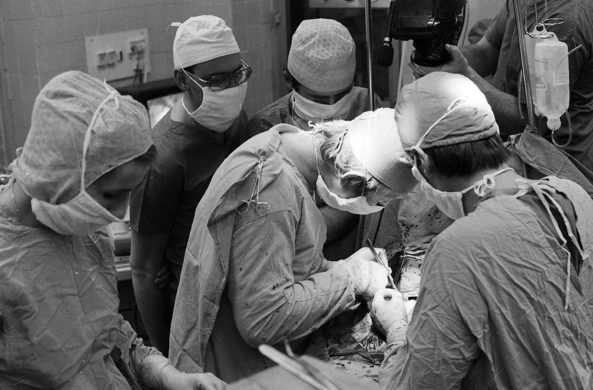 Zabrze 5 listopada 1985. Pierwszy przeszczep serca wykonany przez zespół prof. Religii 