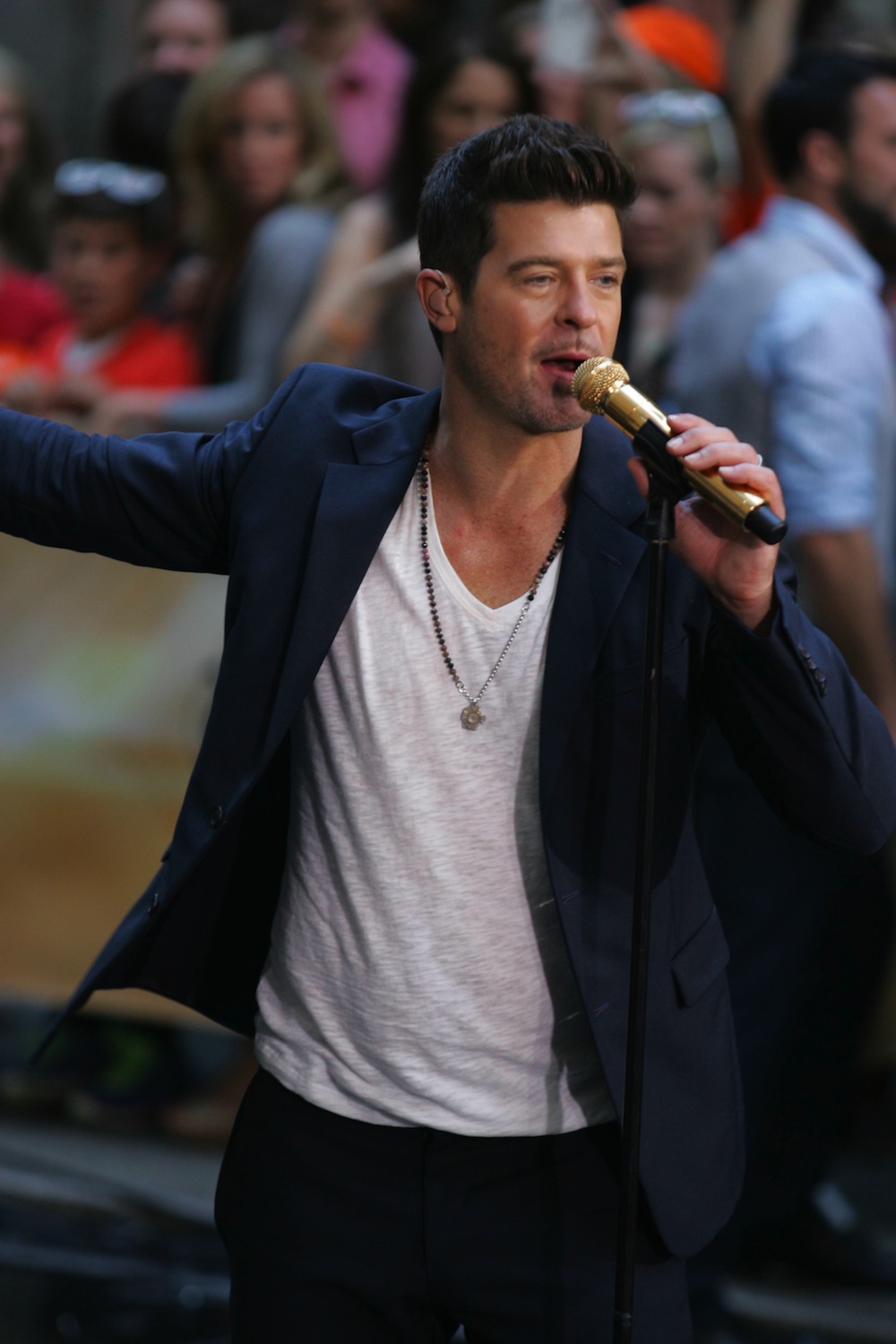 Robin Thicke podczas koncertu przed Rockefeller Center – 30 lipca 2013
