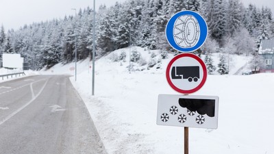 Wyjaśniamy, gdzie zimowe opony są obowiązkowe?