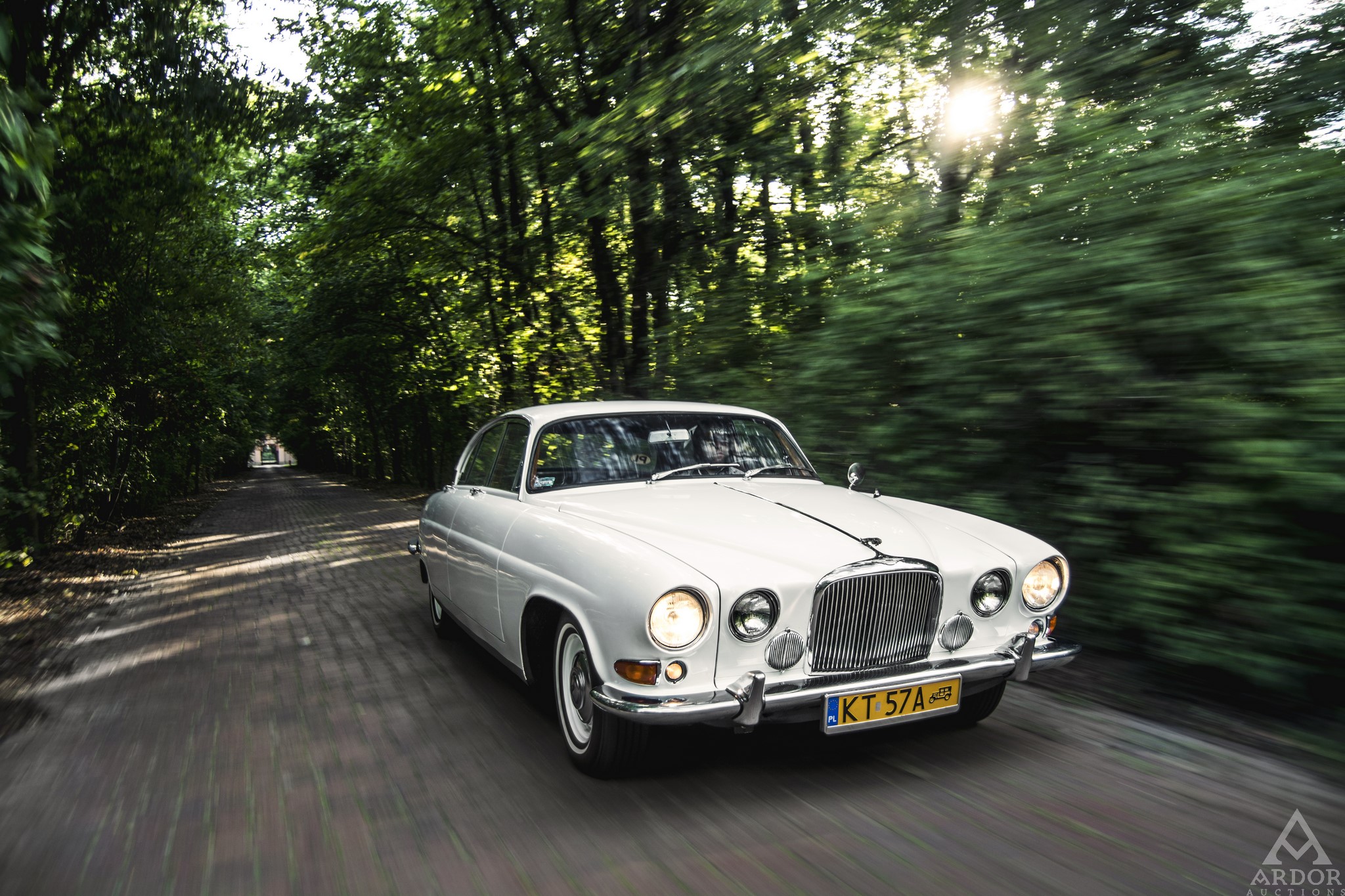 - Z motoryzacyjną pasją Józefa Cyrankiewicza łączy się wiele legend, plotek i anegdot - mówi dziennik.pl mówi Michał Wróbel, dyrektor zarządzający Ardor Auctions. - Jak głosi jedna z nich
