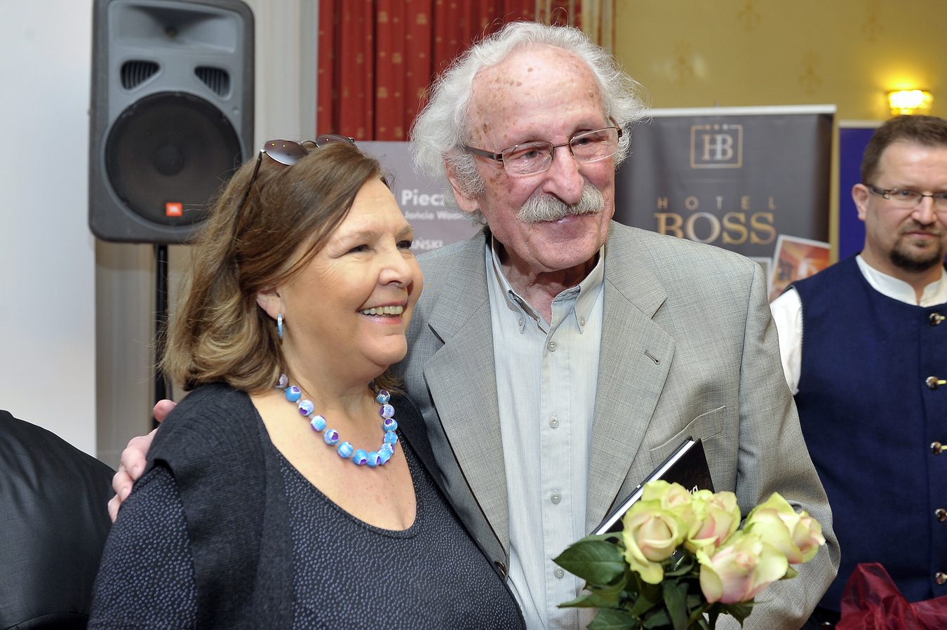 Uroczystość swą obecnością oprócz jubilata i jego rodziny uświetnili m.in. Wiesław Gołas, Barbara Krafftówna, Anna Milewska, Olgierd Łukaszewicz, Kazimierz Kaczor, Witold Pyrkosz, Marian Dziędziel, Robert Gliński, a dla jubilata zaśpiewał m.in. Zbigniew Wodecki oraz Zespół Pieśni i Tańca Śląsk