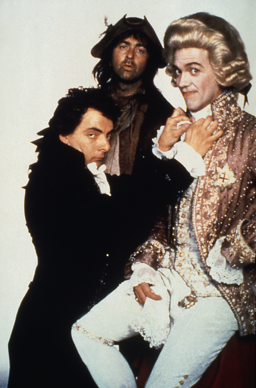 Hugh Laurie, Rowan Atkinson i Tony Robinson w serialu