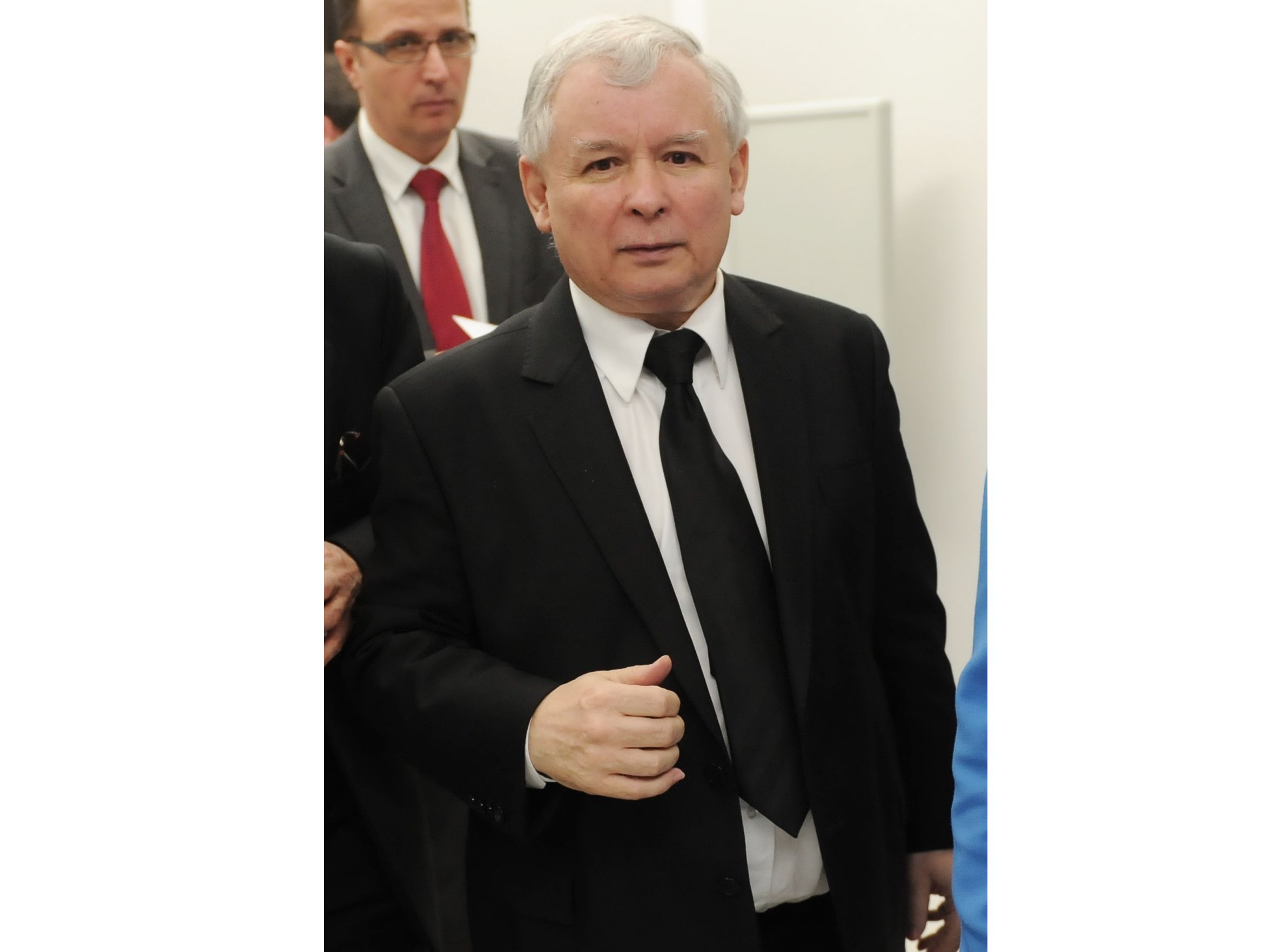 Prezes PiS otrzymał pozwolenie na broń w momencie, kiedy objął urząd szefa kancelarii prezydenta Lecha Wałęsy. Jak podaje Super Express, przez pewien czas nosił ją przy sobie