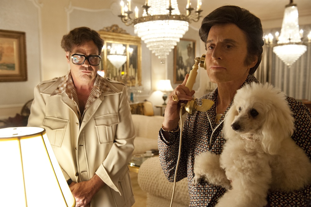 Filmowa opowieść o życiu Liberace, najlepiej opłacanego artysty w Las Vegas po Presleyu, ma być ostatnim filmem Stevena Soderbergha. Życiową rolę zagrał w niej Michael Douglas