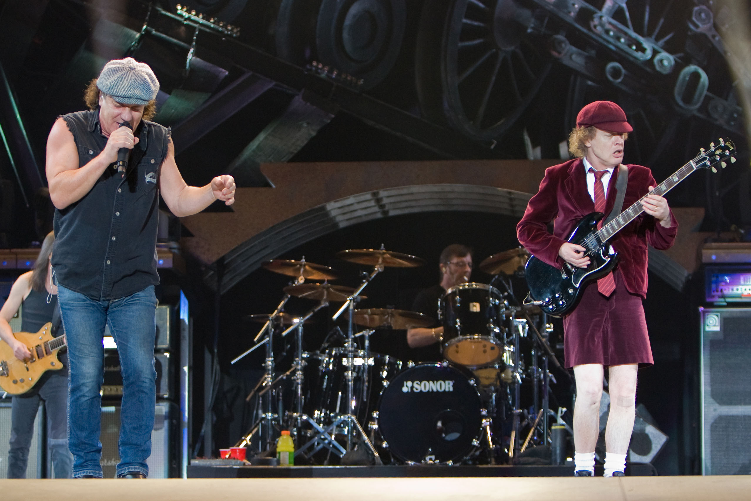 Gyászol az AC/DC, meghalt a legendás zenész