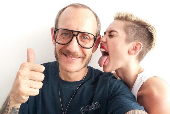 Terry Richardson i Miley Cyrus na planie teledysku "Wrecking Ball" / Bulls Press