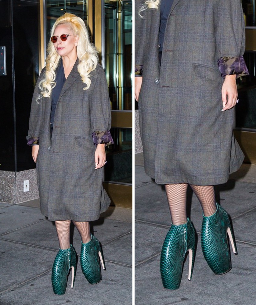 Lady Gaga w butach projektu Alexandra McQueena