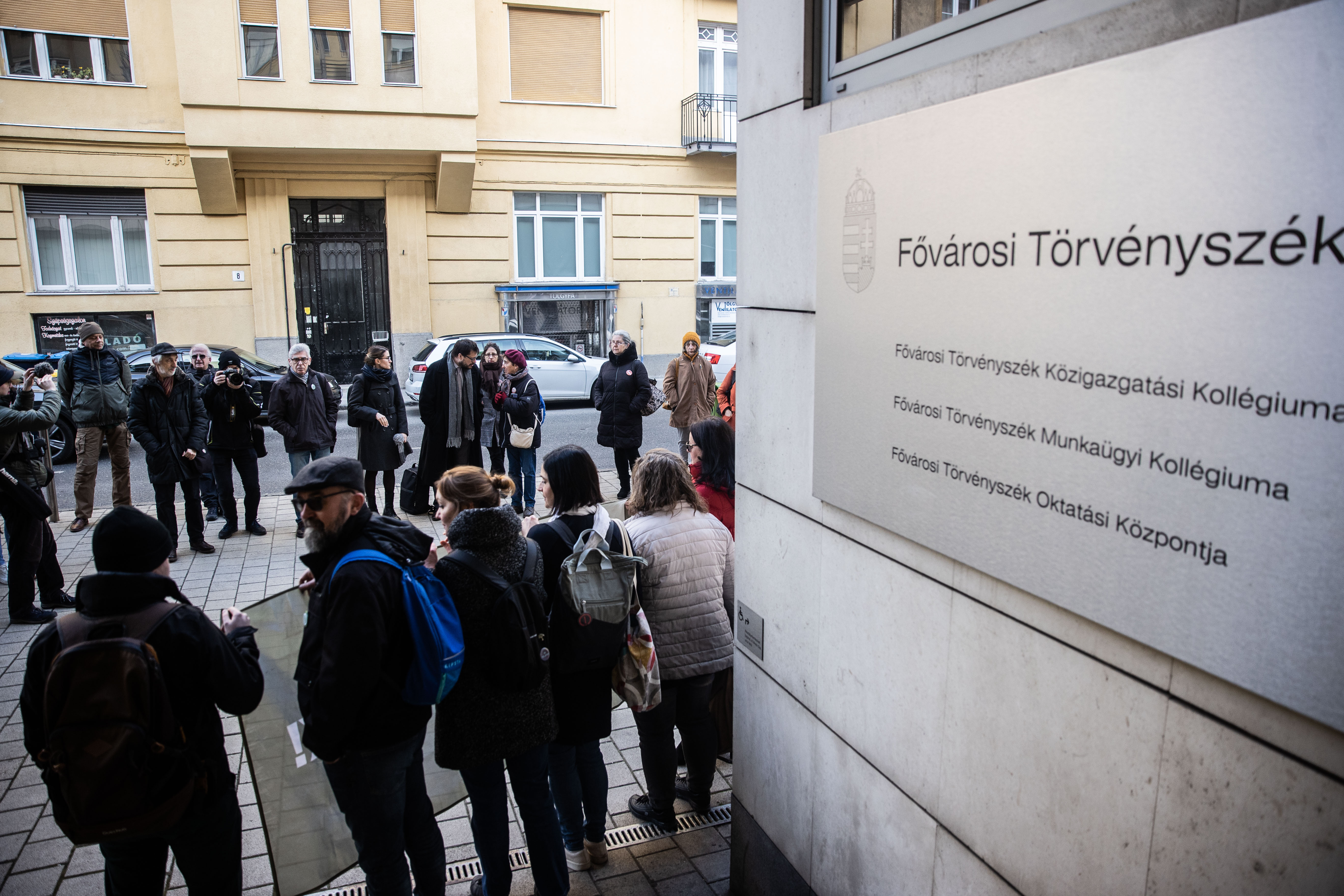 Nem jelent meg a tárgyaláson a karinthys tanárokat kirúgó tankerületi vezető: a bírónő komoly üzenetet küldött neki