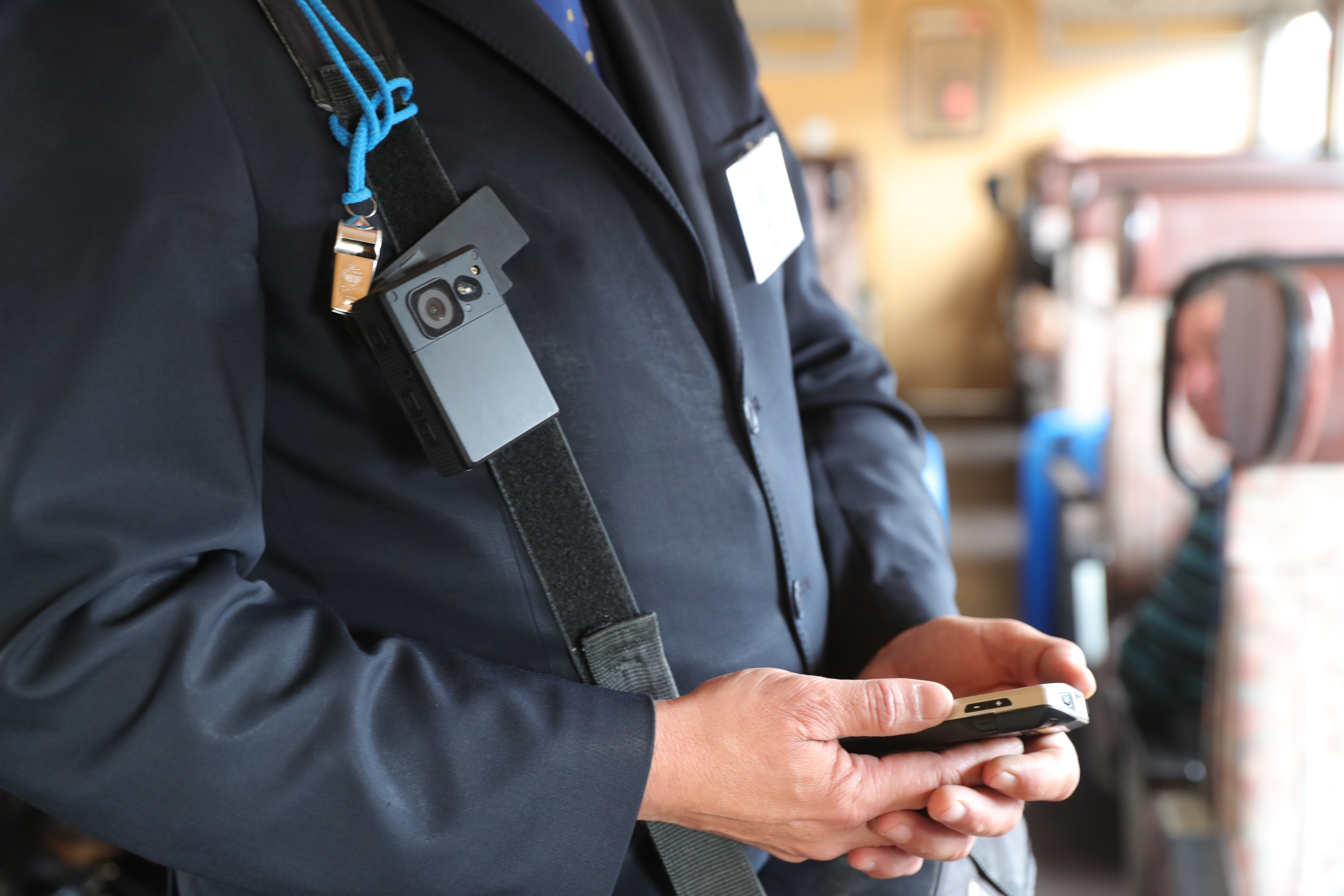 Nem volt jegye, ezért  összeverte a kalauzt egy soproni férfi: 7 évet is kaphat!