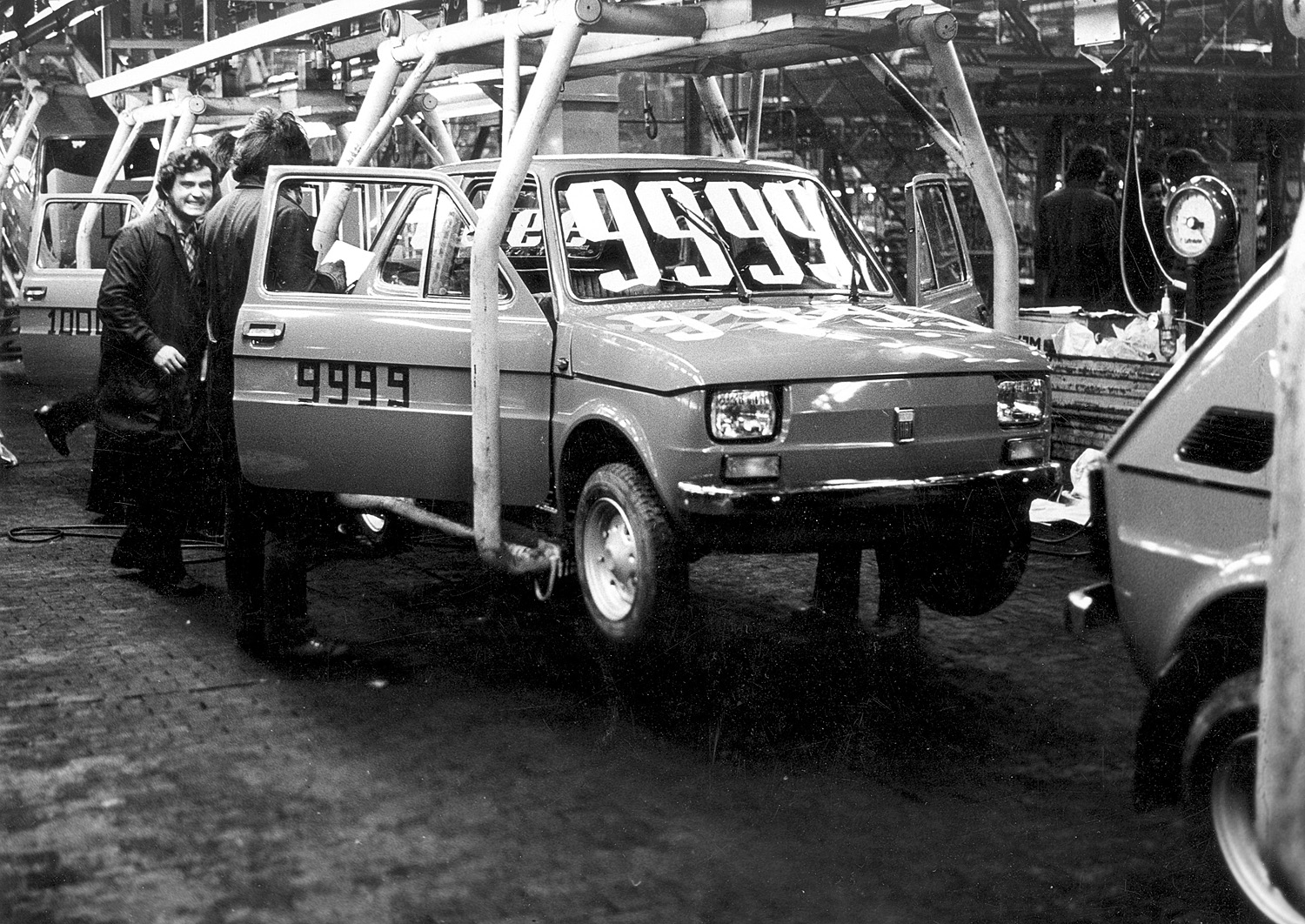 Produkcja samochodów w tyskim zakładzie rozpoczęła się we wrześniu 1975 roku...