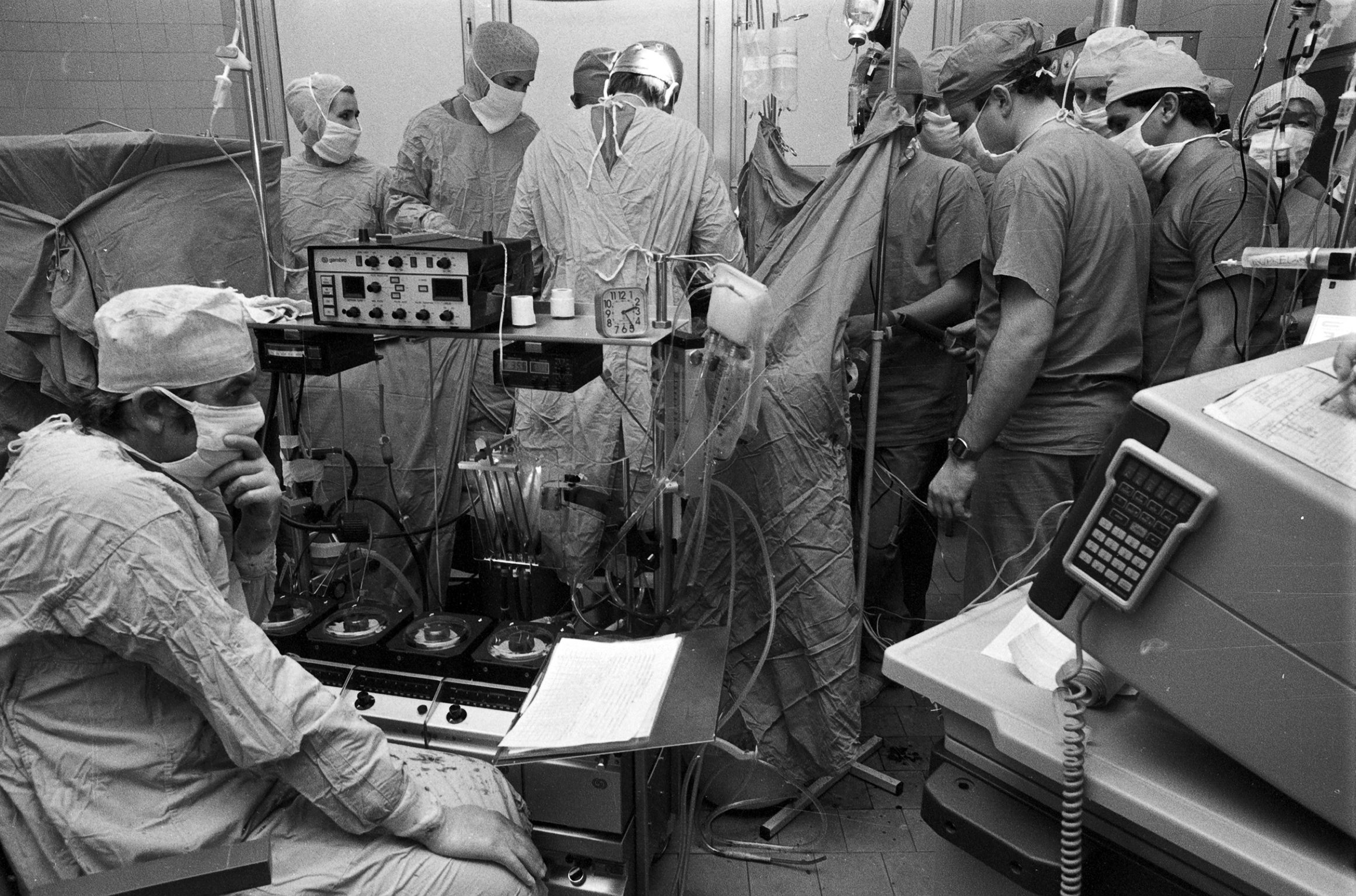 Zabrze 5 listopada 1985. Pierwszy przeszczep serca wykonany przez zespół prof. Religii 