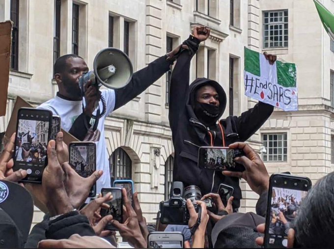  Wizkid (left) was also vocal during the #EndSARS movement (Twitter/Wetalksound)