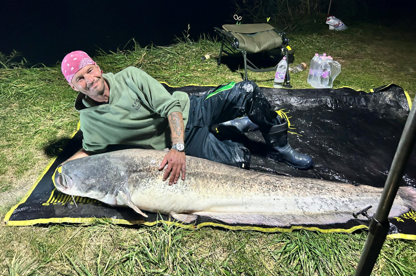 Úgy húzták ki, mint egy cápát: igazi fenevadat fogtak a magyar horgászok – videó