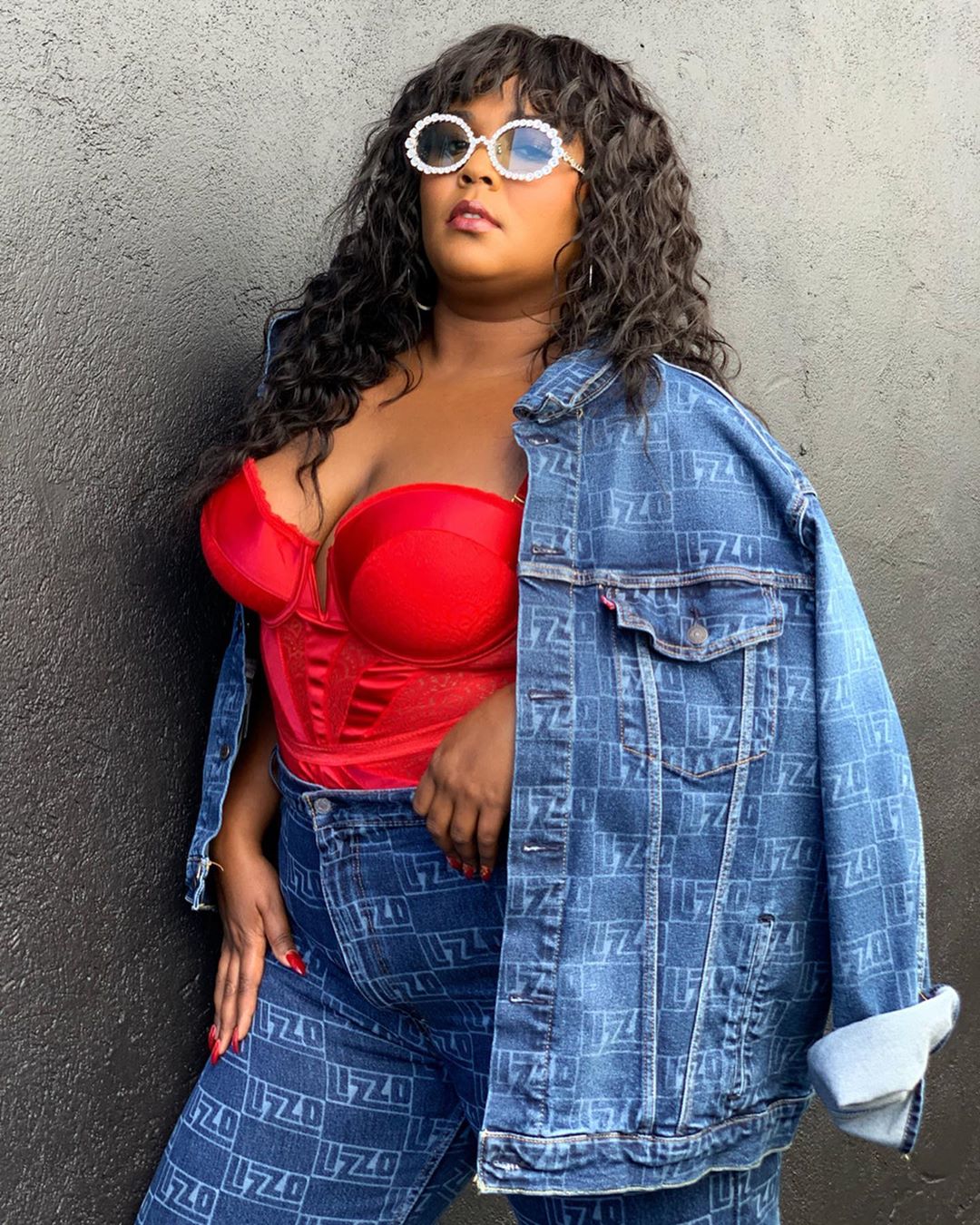 American rapper, Lizzo has shared some really raunchy photos on her Instagram page and we are here for the reactions. [Instagram/LizzoBeating]