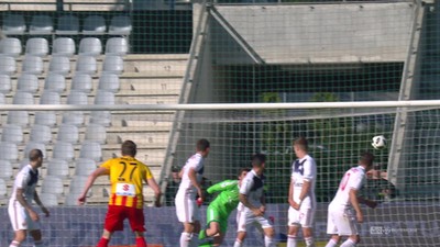 Korona - Wisła K. (0:3): Kielczanie za wszelką cenę walczyli o gola honorowego. Potężny strzał Kiełba nieznacznie mija bramkę Cuesty