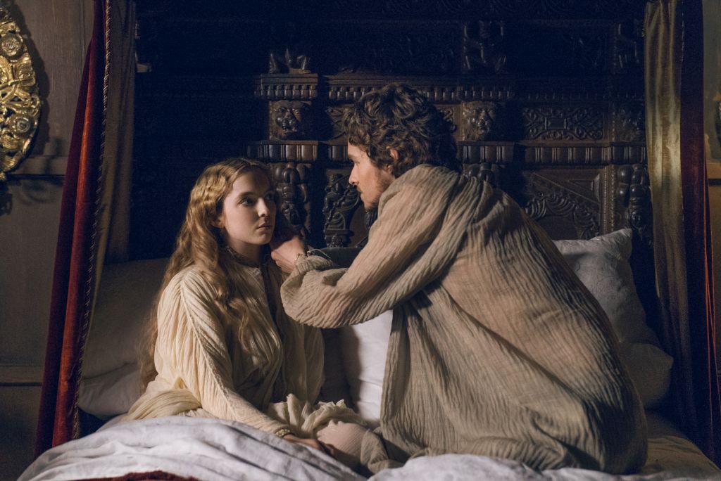 Aby zakończyć tzw. Wojnę Dwóch Róż, władca decyduje się ożenić z Elżbietą York (Jodie Comer), choć krążą pogłoski, że miała zostać żoną jego przeciwnika. Wydaje się, że tylko w ten sposób król będzie mógł zjednoczyć wycieńczone trwającą przez trzydzieści lat wojną domową społeczeństwo.