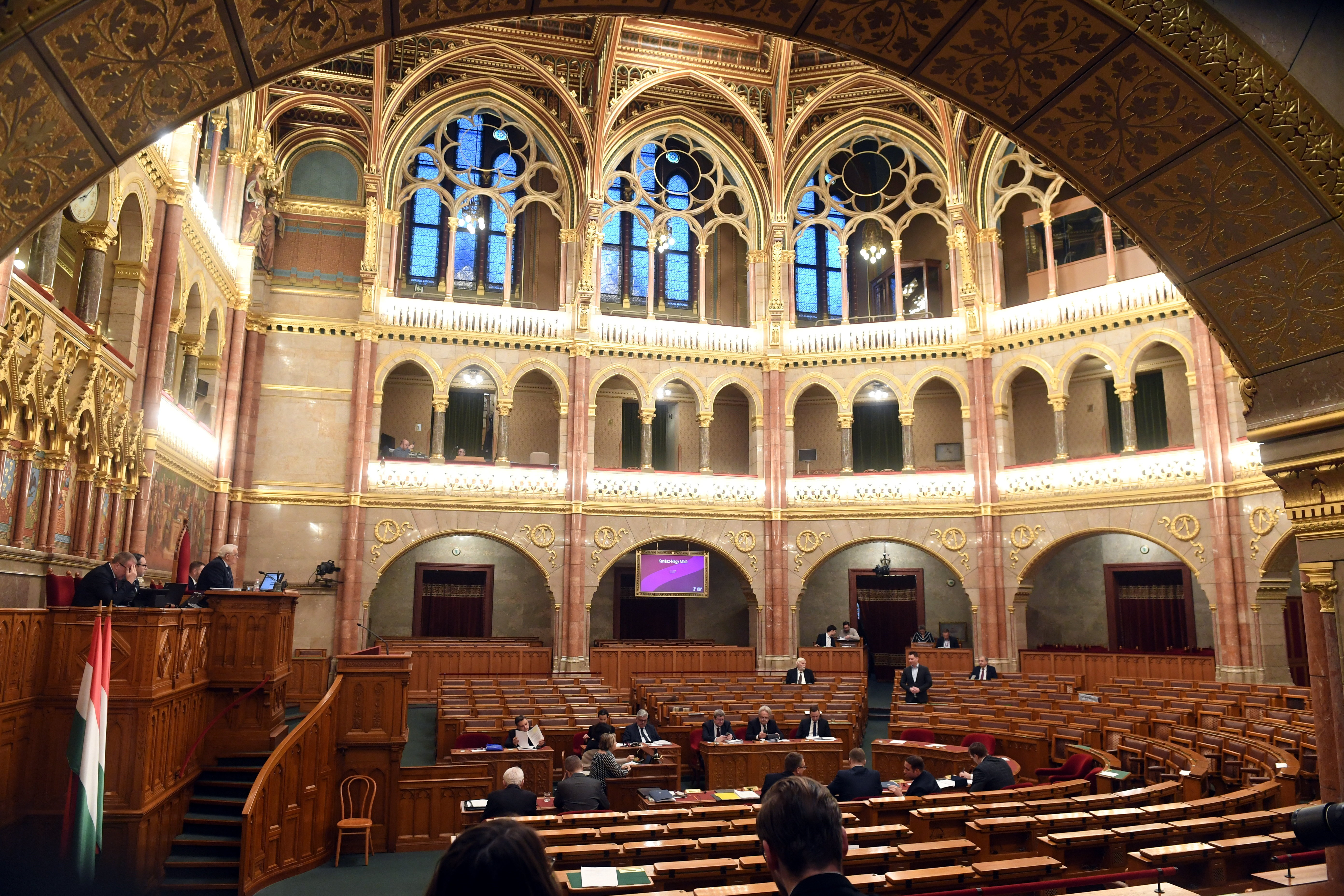 A parlament ezt is megszavazta: fél évvel a voksolás előtt visszaállítják a listás választási rendszert Budapesten