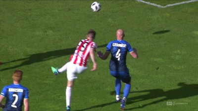 Cracovia - Piast (2:1): A jednak Pasy! Piątek dostał podanie i nie zastanawiał się długo - huknął pod samą poprzeczkę!