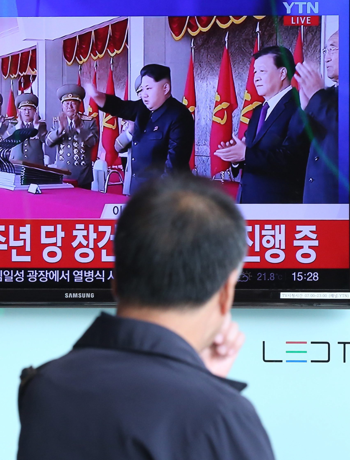 Korea Północna. Parada wojskowa w 70. rocznicę powstania komunistycznej Koreańskiej Partii Pracy