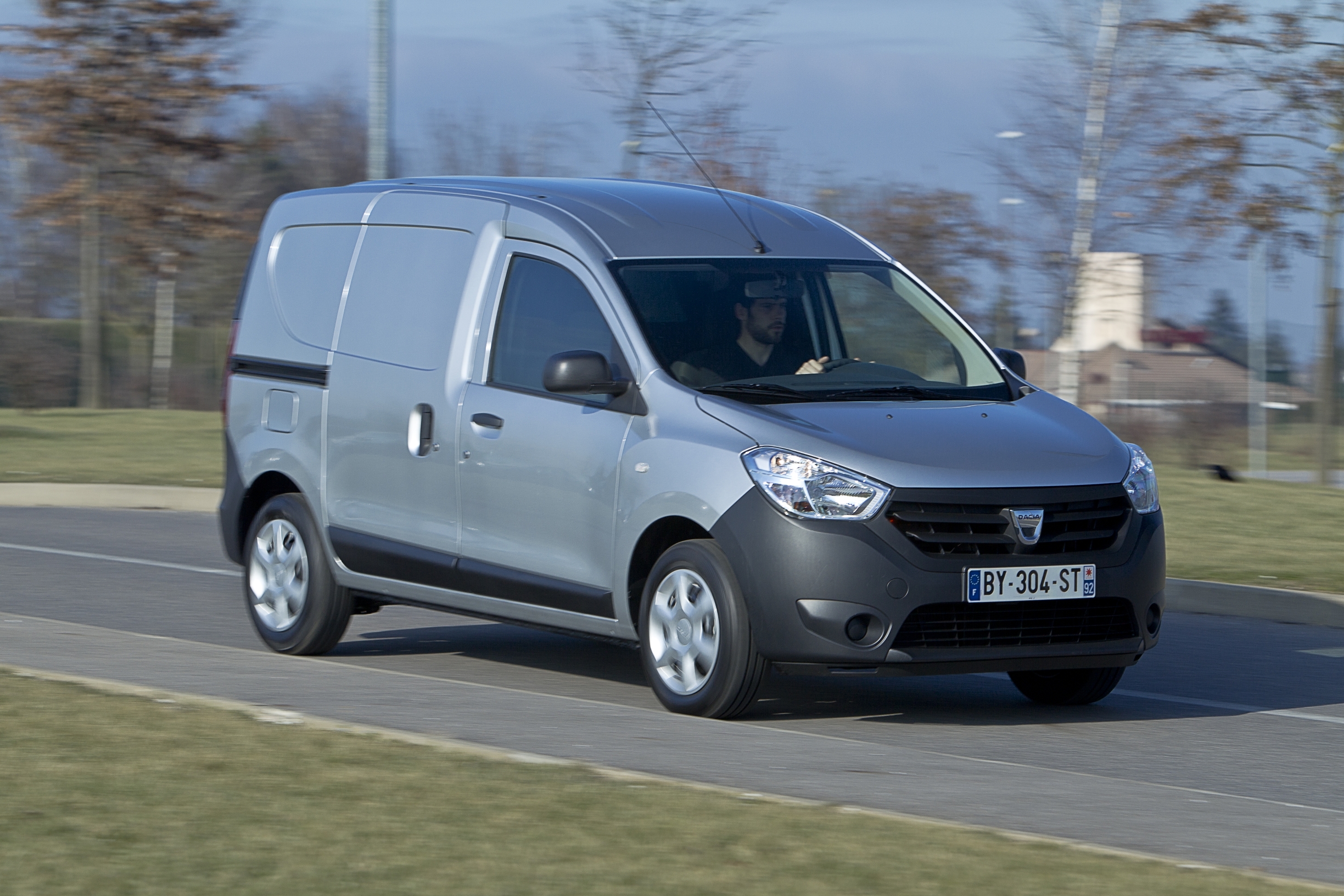 Cena podstawowej wersji dacii dokker van to 29 900 zł netto. Producent liczy na zainteresowanie flot firmowych.