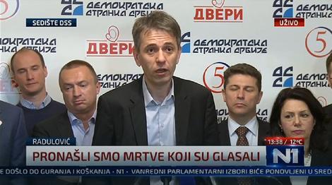 Radulović govori na pres konferenciji opozicije