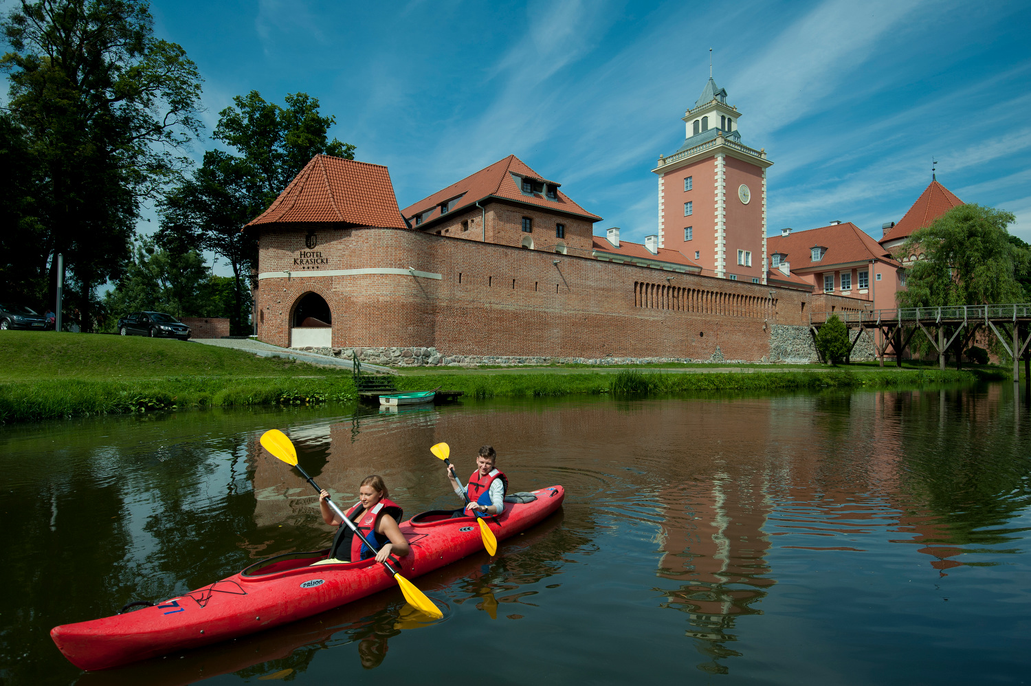 Utworzony został w niszczejących od lat budynkach średniowiecznego Przedzamcza Zamku Biskupów Warmińskich, czyli w XVIII-wiecznego zabytku architektury obronnej