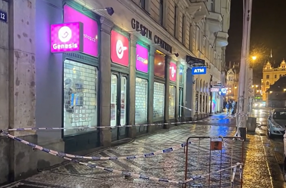 Döbbenet: ráomlott egy épület egy magyar férfire Prágában – videó