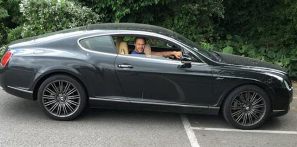 Lopott Bentley-vel pózolt a Facebookon – börtön lett a vége