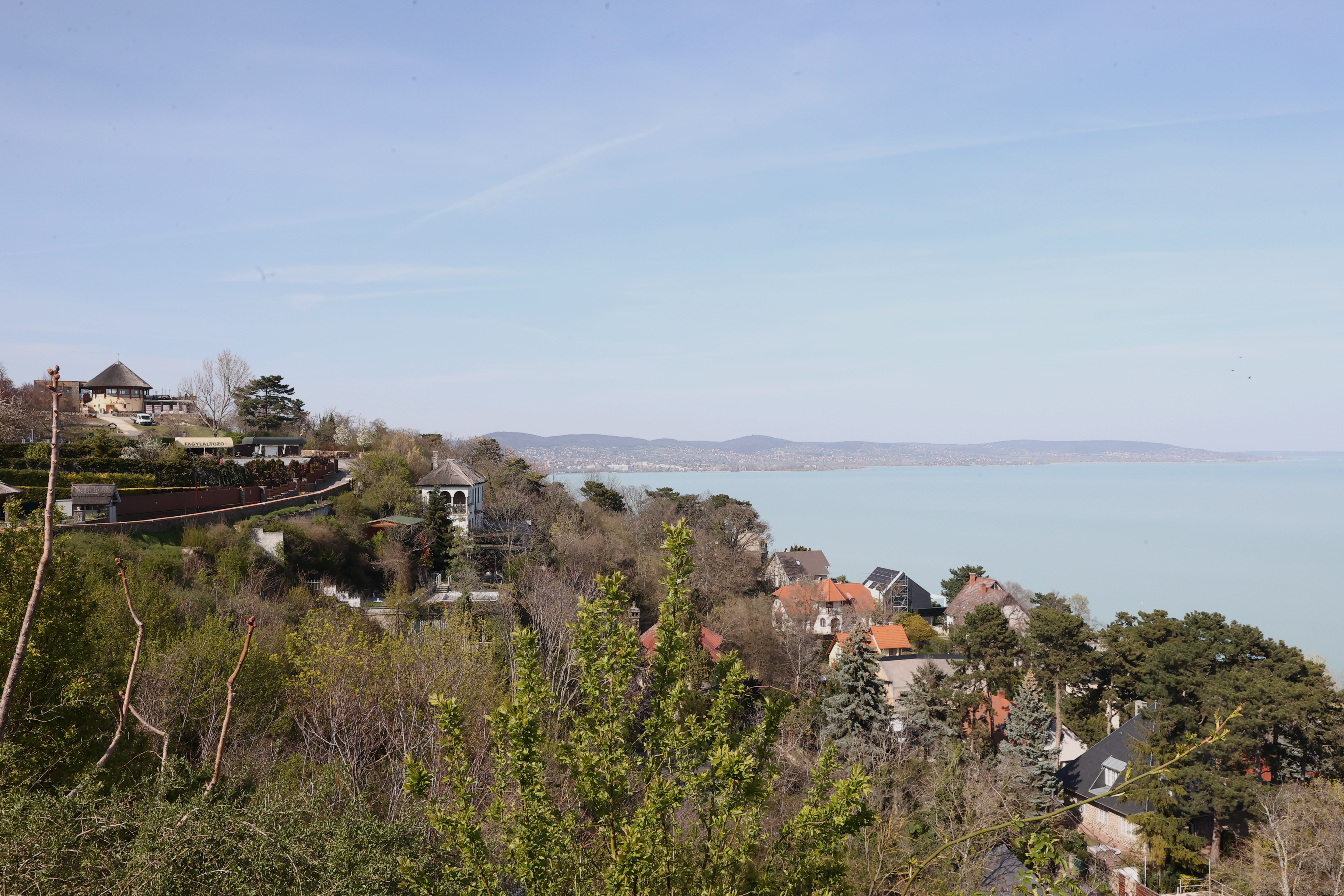 „Most én kerültem olyan élethelyzetbe, hogy választanom kellett” – Váratlanul lemondott Tihany jegyzője