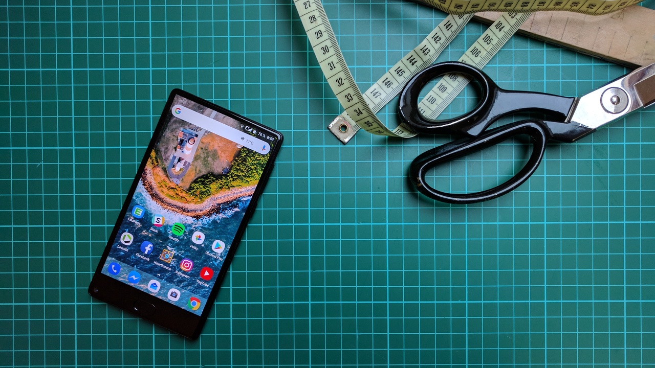 Smartfón za 140 eur má displej bez rámikov a zastavuje sa pri ňom rozum