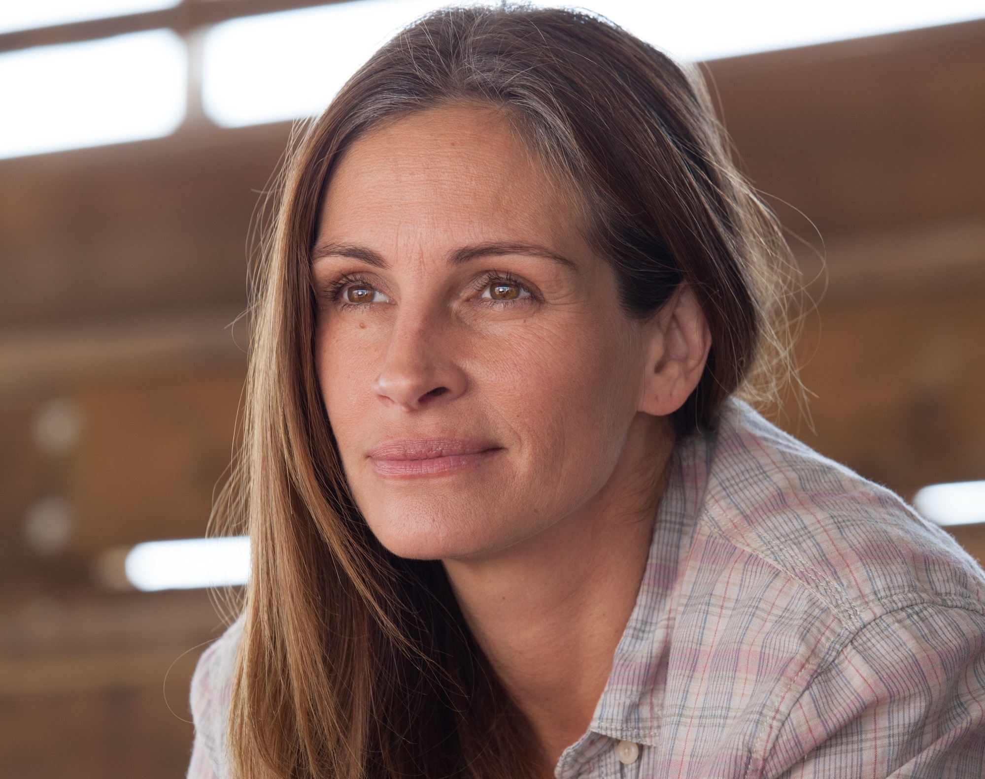 Julia Roberts w roli najstarszej córki dawno nie była tak wyrazista i zdecydowana. Jej Barbara jest wyobcowana, gniewna, zawiedziona tym, że kolejne drzwi życiowych szans się przed nią zamykają