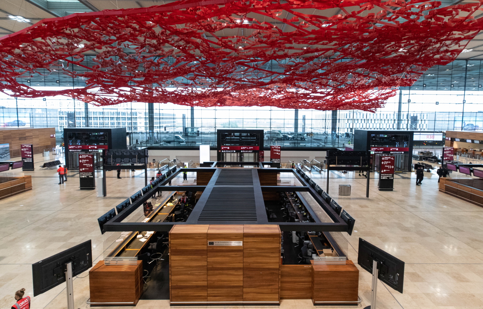 Lotnisko BerlinBrandenburg otwarte. Zdjęcia nowego portu lotniczego w