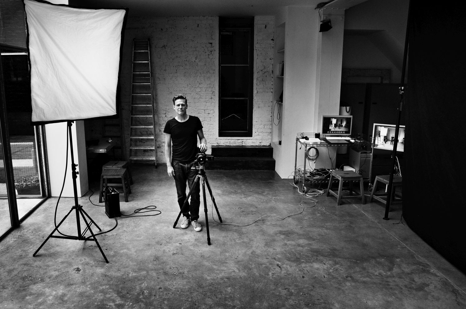 Bryan Adams to jeden z najbardziej znanych Kanadyjczyków, który na stałe zapisał się w historii muzyki. Sprzedał ponad 65 milionów płyt, koncertował na sześciu kontynentach i zajmował pierwsze miejsca na listach przebojów ponad 40 krajów na świecie. Był wielokrotnie nominowany do wielu prestiżowych nagród – wśród których wymienić można Złote Globy, Grammy i Oscary. Kilkakrotnie koncertował też w Polsce.