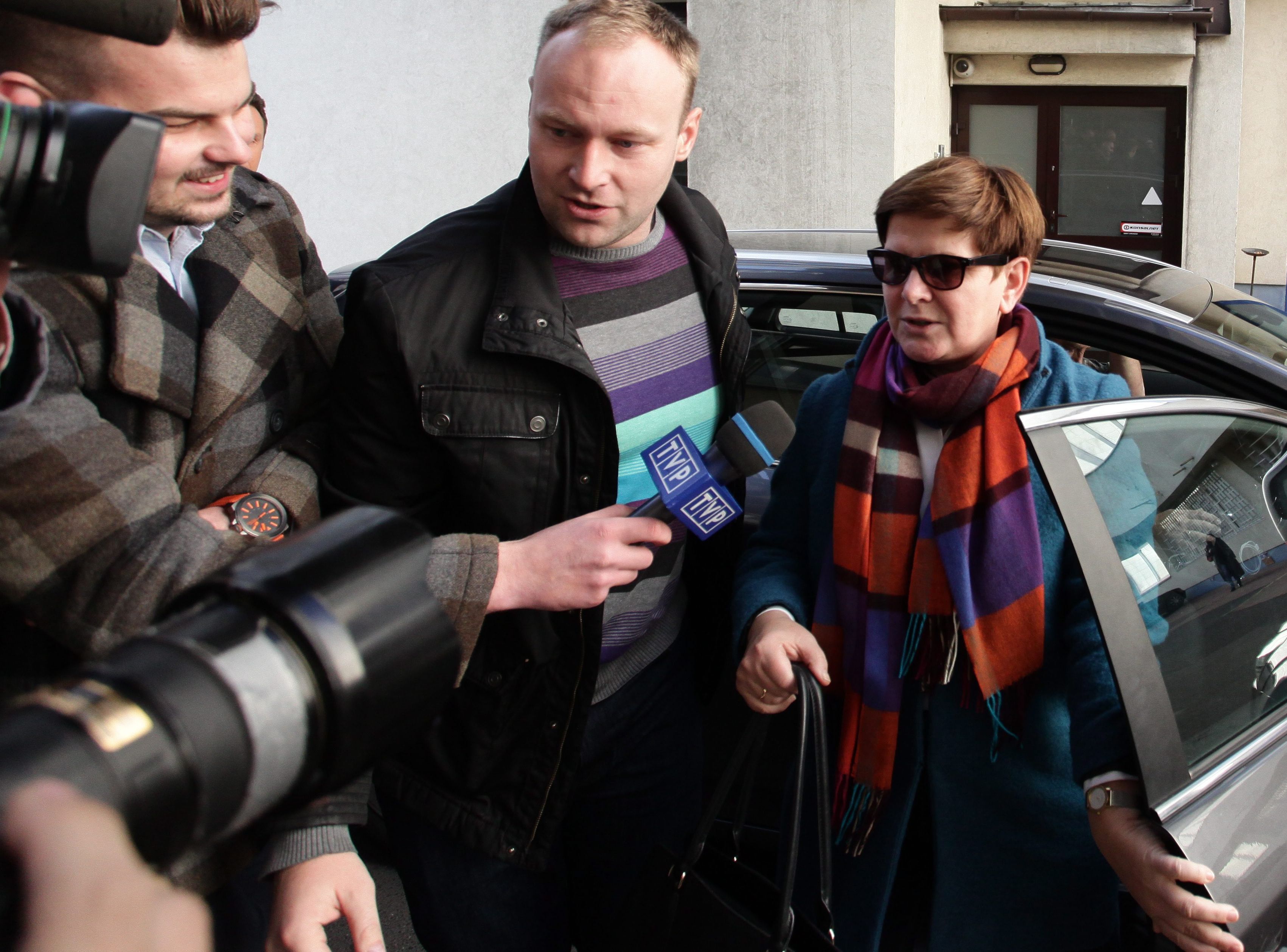 Beata Szydło i Marcin Mastalerek przed siedzibą PiS w Warszawie