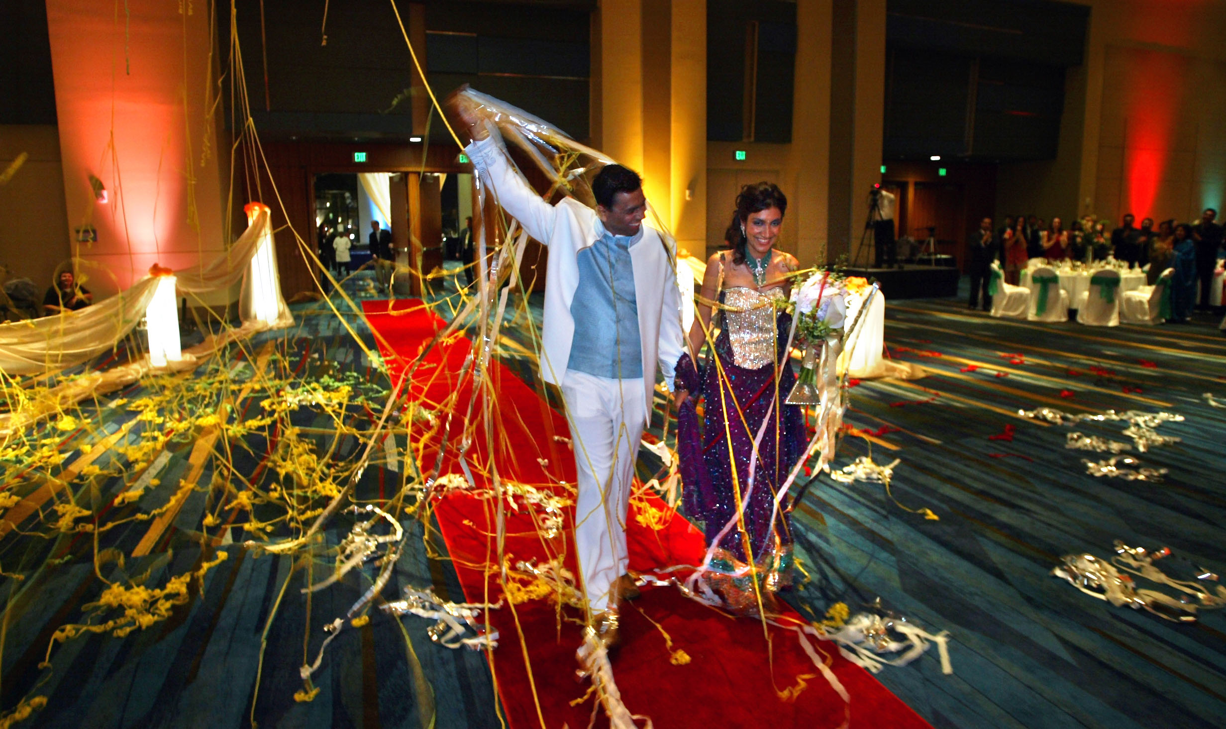 Bosszú: az exe szeretőjének a feleségével házasodott össze a megcsalt férfi