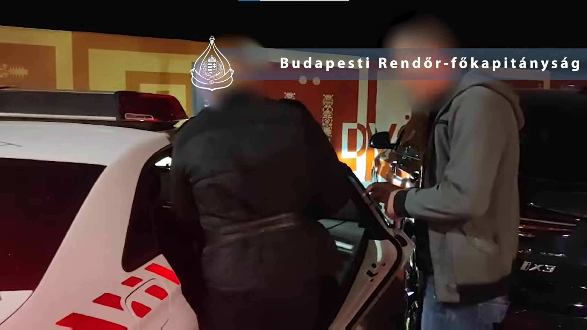 Egy angliai autómosóban kapták el a magyar férfit, aki több embert is kirabolt Budapesten – videó