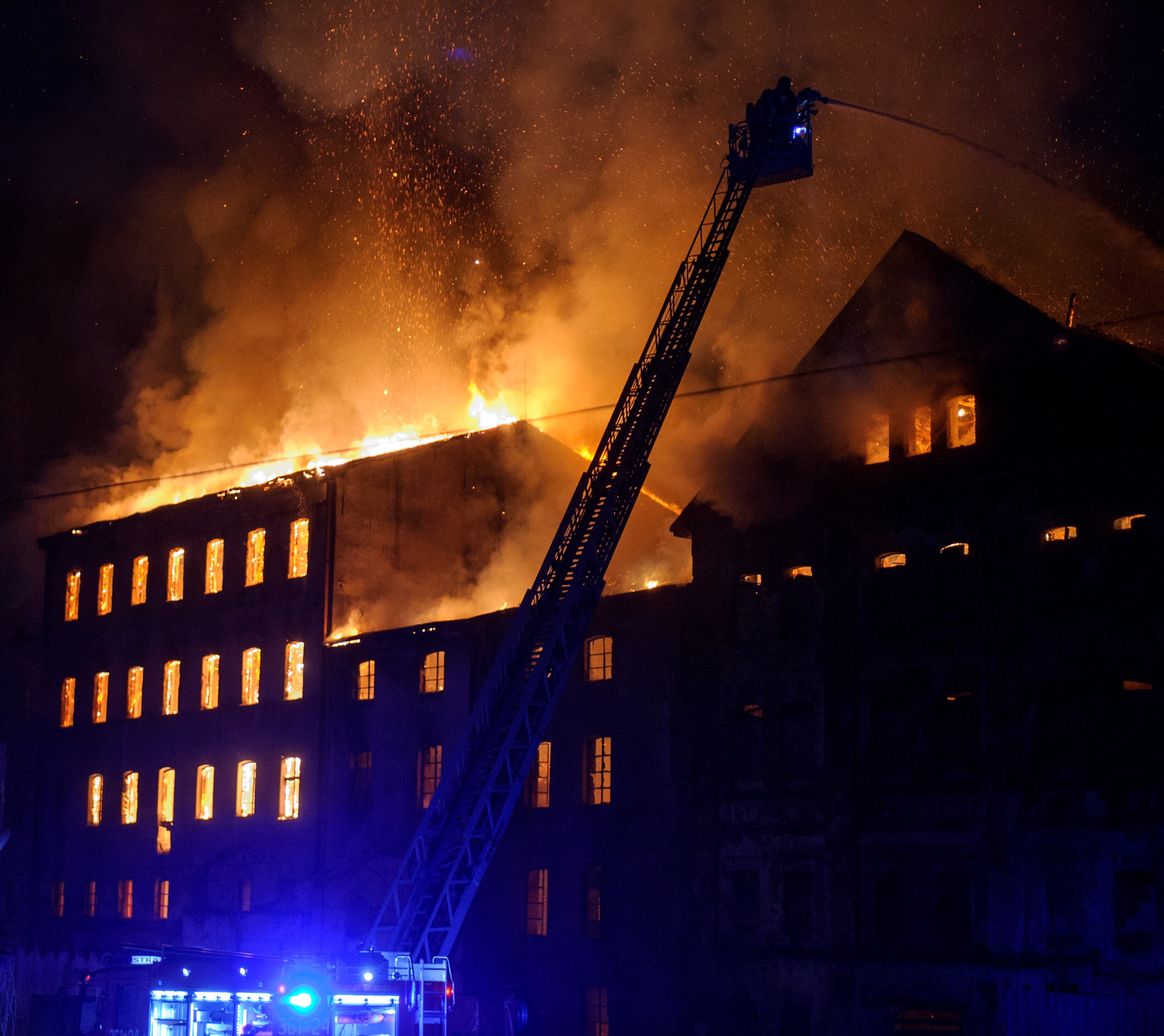 60 strażakom udało się zapanować nad ogniem.