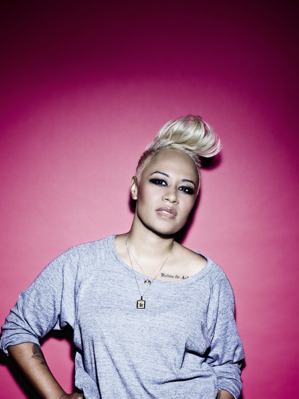 Sukces komercyjny debiutanckiej płyty Emeli Sandé napędzają kolejne przebojowe single. Od