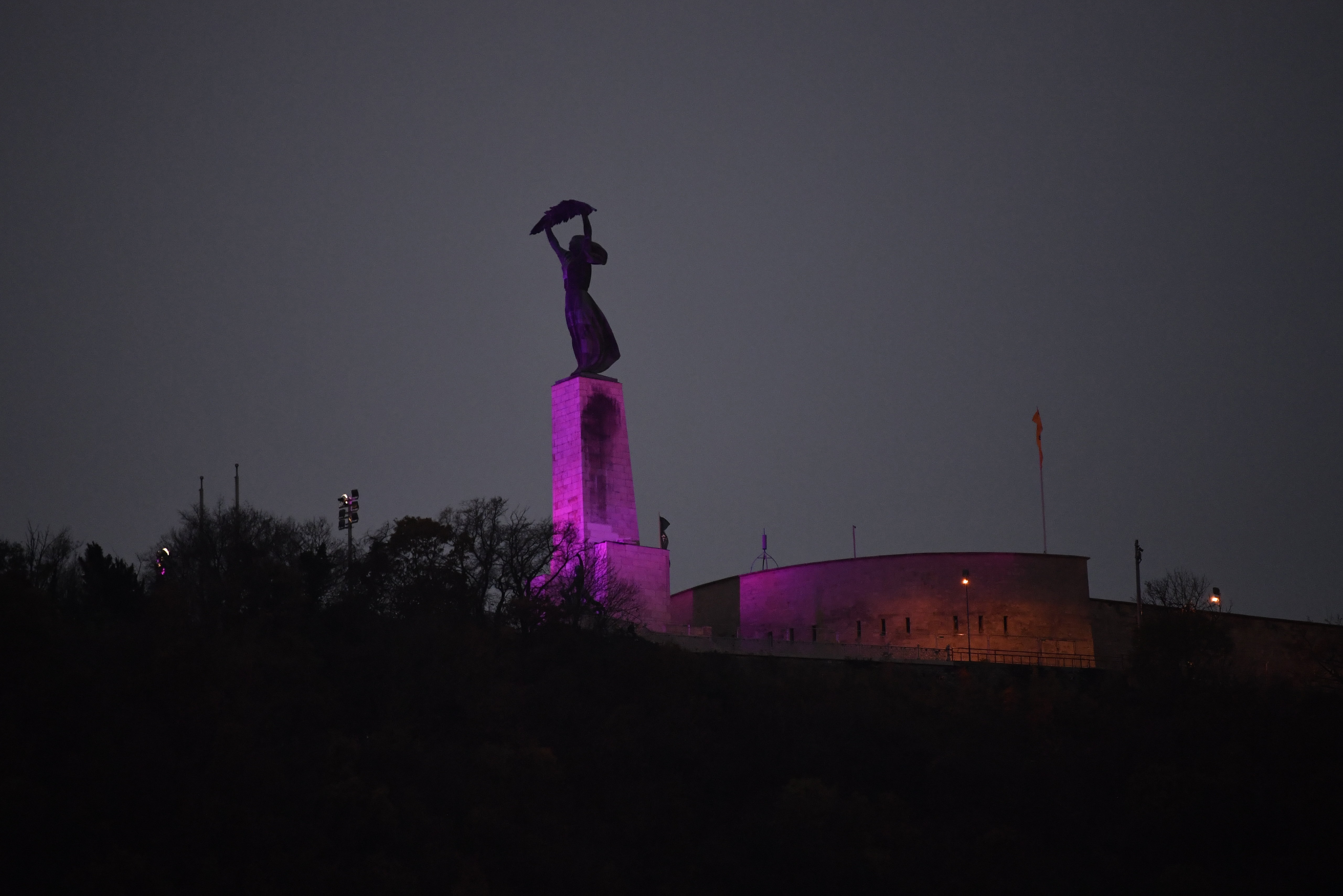 Boruljon lilába holnap az ország!