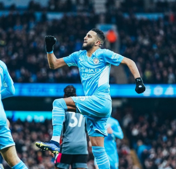 Mahrez celebrates his goal against Leicester at the Etihad.