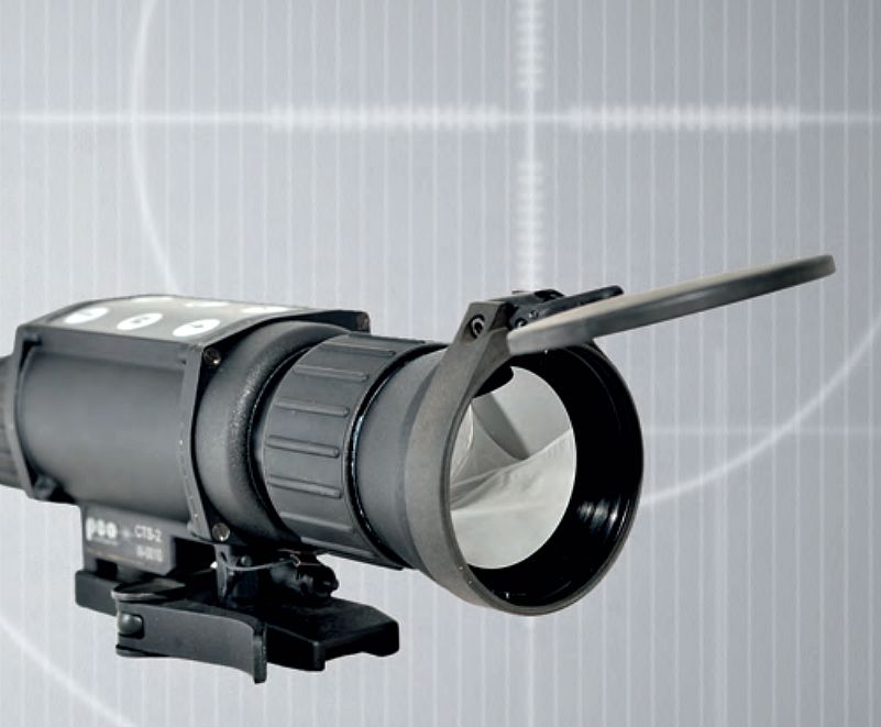Wymiary: długość - 309 mm , wysokość - 111 mm, szerokość - 87 mm. Celownik razem z bateriami waży 1,25 kg
