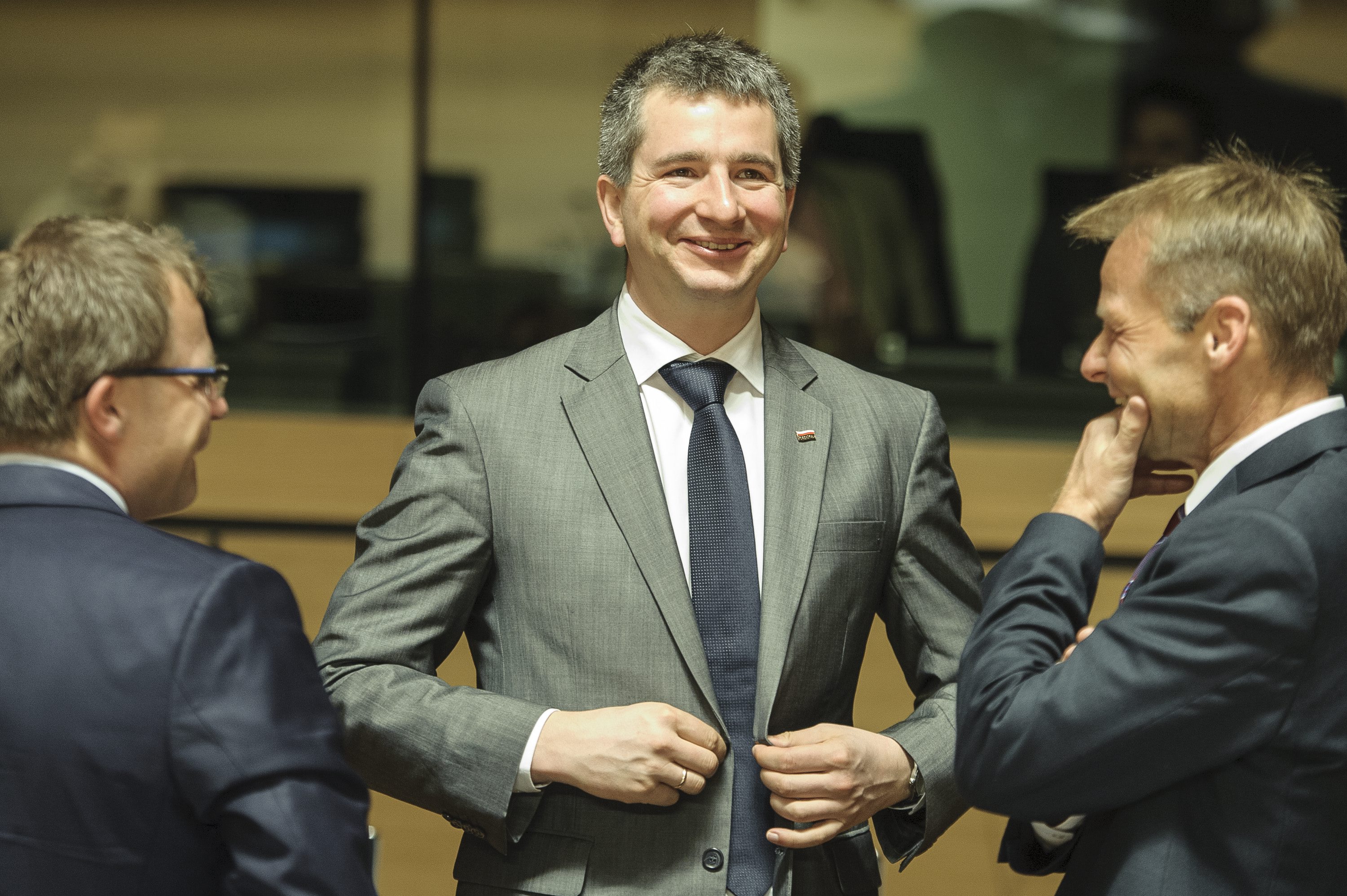 Stracić stanowisko miałby za to szef resortu finansów Mateusz Szczurek, podobno nisko oceniany przez Donalda Tuska za brak inicjatywy.