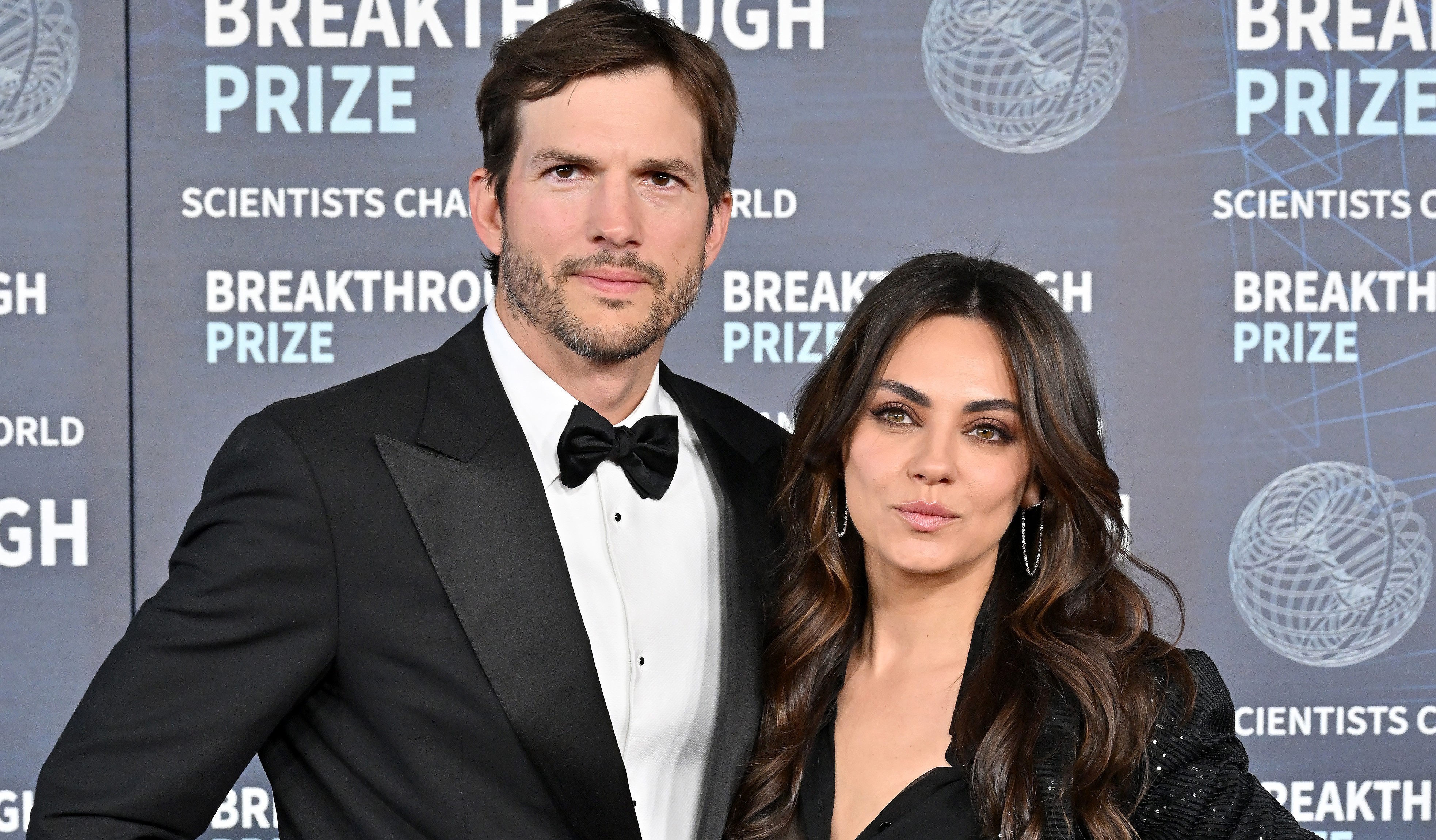 "Hé, bébi! Van egy nagyon hülye ötletem" - Az Airbnb-n hirdeti tengerparti házát Ashton Kutcher és Mila Kunis: most Ön is beköltözhet a szupersztárokhoz