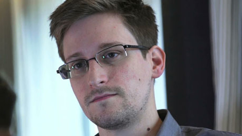Az egykori ügynök beolvas a Facebooknak: Snowden kémkedéssel vádolja az  óriás médiacéget - Blikk